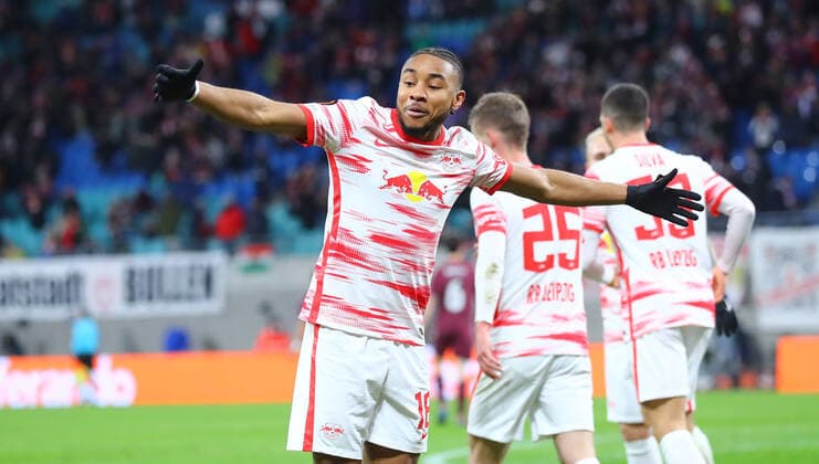 RB Leipzig - San Sebastian 17.02.2022 Leipzig, 17.02.2022, Red Bull Arena, Fussball, UEFA Europa League, Play Off Runde , RB Leipzig (GER) vs. Real Sociedad San Sebastian (ESP) , Tor für Leipzig zum 1:1. Im Bild: Torschütze Christopher Nkunku (18, RB Leipzig), Torjubel. , UEFA regulations prohibit any use of photographs as image sequences and or quasi-video , Picture Point