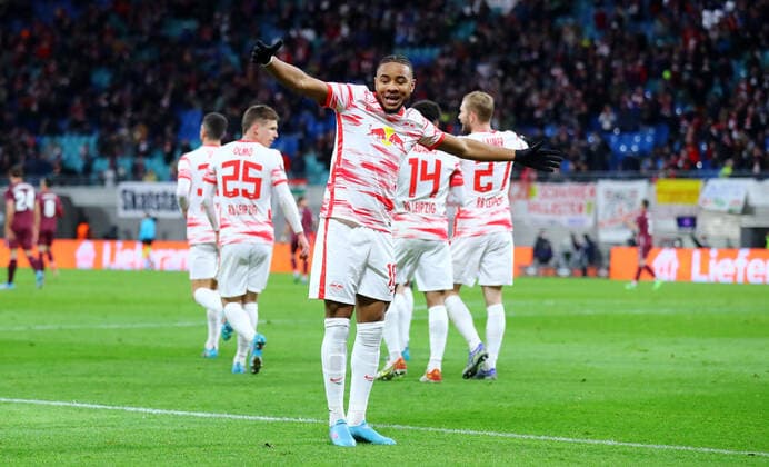 RB Leipzig - San Sebastian 17.02.2022 Leipzig, 17.02.2022, Red Bull Arena, Fussball, UEFA Europa League, Play Off Runde , RB Leipzig (GER) vs. Real Sociedad San Sebastian (ESP) , Tor für Leipzig zum 1:1. Im Bild: Torschütze Christopher Nkunku (18, RB Leipzig), Torjubel. , UEFA regulations prohibit any use of photographs as image sequences and or quasi-video , Picture Point