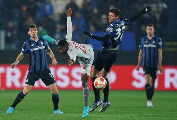 Photo Spada LaPresse February 17 , 2022 - Bergamo ,Italy Soccer Atalanta vs Olympiacos - Europa League 2021 2022 In the photo : aguibou (Olympiacos ) ; Matteo Pessina (Atalanta BC);  Copyright: xSpada LaPressex