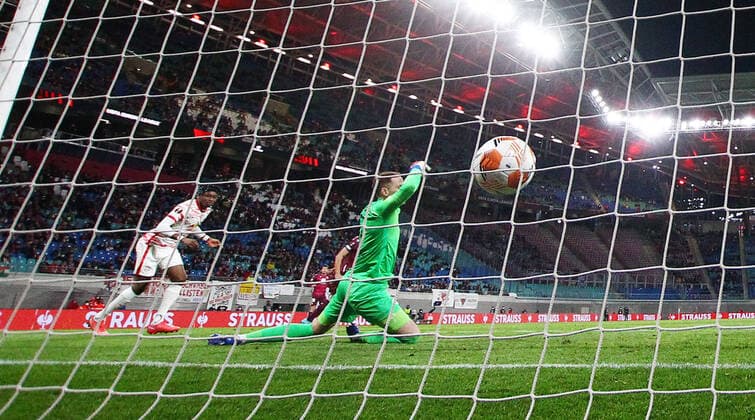 RB Leipzig San Sebastian 17 02 2022 Leipzig, 17 02 2022, Red Bull Arena, Football, UEFA Euro League, Ko Round PlayOff, First leg , RB Leipzig vs Real Sociedad San Sebastian , In picture fans of San Sebastian Robin Le Normand 24, San Sebastian scores 0 1, , UEFA regulations prohibit any use of photographs as image sequences and or quasi video