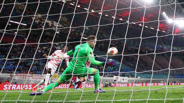 RB Leipzig San Sebastian 17 02 2022 Leipzig, 17 02 2022, Red Bull Arena, Football, UEFA Euro League, Ko Round PlayOff, First leg , RB Leipzig vs Real Sociedad San Sebastian , In picture fans of San Sebastian Robin Le Normand 24, San Sebastian scores 0 1, , UEFA regulations prohibit any use of photographs as image sequences and or quasi video
