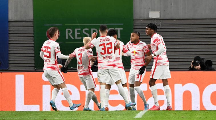 Football, men, 2021 2022 season, Europa League play offs, to reach the round of 16, first leg , RB Leipzig Real Sociedad San Sebastian, f l Dani Olmo RB Leipzig , Angelino RB Leipzig , Josko Gvardiol RB Leipzig , Tyler Adams RB Leipzig , Christopher Nkunku RB Leipzig , Mohamed Simakan RB Leipzig , cheering after goal to 1 1, 17 02 2022, Copyright: xMatthiasxKochx