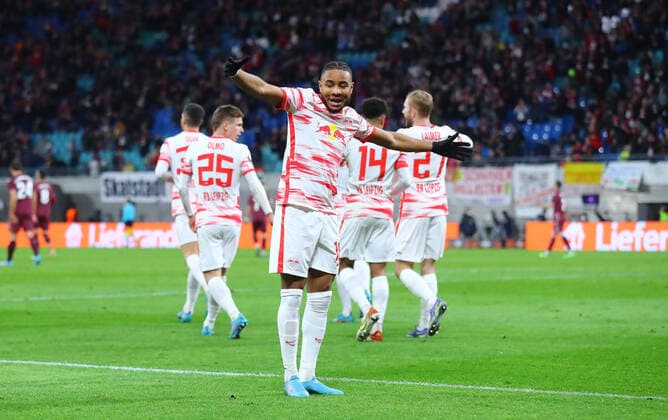RB Leipzig - San Sebastian 17.02.2022 Leipzig, 17.02.2022, Red Bull Arena, Fussball, UEFA Europa League, Play Off Runde , RB Leipzig (GER) vs. Real Sociedad San Sebastian (ESP) , Tor für Leipzig zum 1:1. Im Bild: Torschütze Christopher Nkunku (18, RB Leipzig), Torjubel. , UEFA regulations prohibit any use of photographs as image sequences and or quasi-video , Picture Point