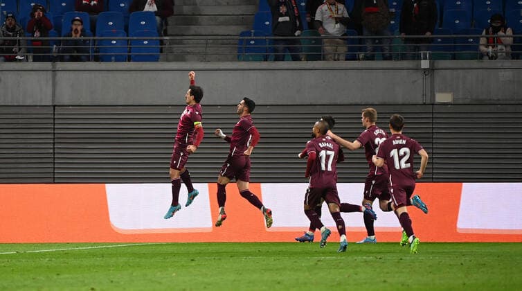 Football, men, 2021 2022 season, Europa League play offs, to reach the round of 16, first leg , RB Leipzig Real Sociedad San Sebastian, Real Sociedad, cheering after goal to 1 2 by Mikel Oyarzabal li , Real Sociedad , 17 02 2022, Copyright: xMatthiasxKochx