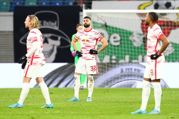 17 02 2022, xtgx, football UEFA European League, RB Leipzig Real Sociedad San Sebastian emspor, v l Josko Gvardiol Leipzig, 32 disappointed, looks disappointed, dejected, disappointed DFL DFB REGULATES PROHIBIT ANY USE OF PHOTOGRAPHS AS IMAGE SEQUENCES AND OR QUASI VIDEO Leipzig