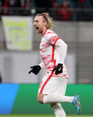 RB Leipzig - San Sebastian 17.02.2022 Leipzig, 17.02.2022, Red Bull Arena, Fussball, UEFA EURO, EM, Europameisterschaft,Fussball League, Ko Runde PlayOff, Hinspiel , RB Leipzig vs. Real Sociedad San Sebastian , Im Bild; Tor für RB Leipzig. Emil Forsberg (10, RB Leipzig) trifft zum 2:2 und jubelt. , UEFA regulations prohibit any use of photographs as image sequences and or quasi-video.