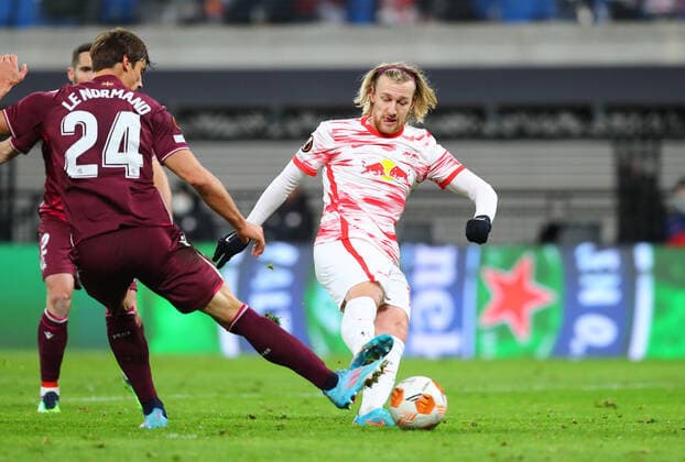 RB Leipzig San Sebastian 17 02 2022 Leipzig, 17 02 2022, Red Bull Arena, Football, UEFA Europa League, Play Off Round , RB Leipzig GER vs Real Sociedad San Sebastian ESP , In picture f l Robin Le Normand 24, San Sebastian and Emil Forsberg 10, RB Leipzig , UEFA regulations prohibit any use of photographs as image sequences and or quasi video , Picture Point