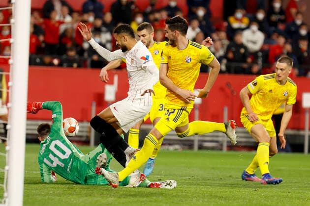 February 17, 2022, Seville, Spain: DOMINIK LIVAKOVIC of Dinamo Zagreb (L) makes a save during the Europa League Play-off, 1st leg, soccer match between Sevilla FC and Dinamo Zagreb at the Ramon Sanchez Pizjuan Stadium Seville Spain - ZUMAa142 20220217_zap_a142_021 Copyright: xDanielxGonzalezxAcunax