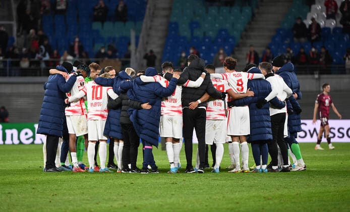 Fussball, Herren, Saison 2021 2022, Europa League (Play-offs, zum Erreichen des Achtelfinals, Hinspiel), RB Leipzig - Real Sociedad San Sebastian, Leipzig, Enttäuschung nach Abpfiff, 17.02. 2022, Copyright: xMatthiasxKochx