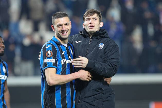 Merih Demiral defender for Atalanta B.C. and Marten de Roon midfielder for Atalanta B.C. celebrate during the Europa League match between Atalanta B.C. and Olympiacos F.C., in Bergamo, Gewiss Stadium, Italy, on February 17 2022. Photo Stefano Nicoli Bergamo Gewiss Stadium Bergamo Italy Copyright: xStefanoxNicolix SP24-249-026