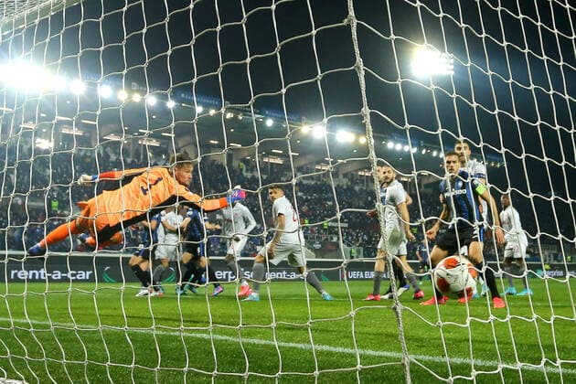February 17, 2022, BERGAMO, Italia: Atalanta s Berat Djimsiti scores the goal 2-1 during UEFA Europa League playoff soccer match Atalanta BC vs Olympiacos Piraeus at the Gewiss Stadium in Bergamo, Italy, 17 February 2022..ANSA PAOLO MAGNI Soccer: UEFA Europa League: Atalanta-Olympiacos  - ZUMAa110 20220217_zaf_a110_045 Copyright: xPaoloxMagnix