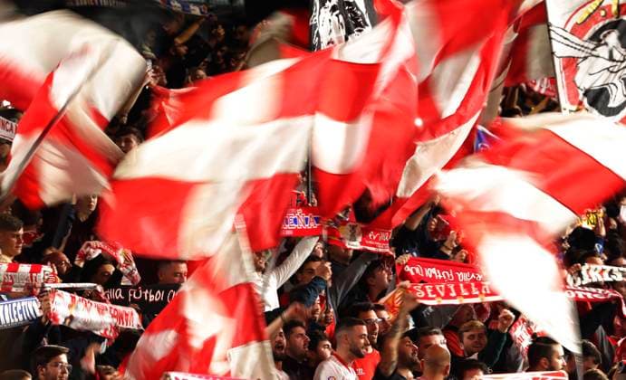Partido de dieciseisavos de final de la Europa League entre el Sevilla FC y el Dinamo Zagreb. En la imagen, la aficion del Sevilla en la grada. Knockout round play-offs match of the Europa League between Sevilla and Dinamo Zagreb. In this picture, Sevilla supporters on the stands. 