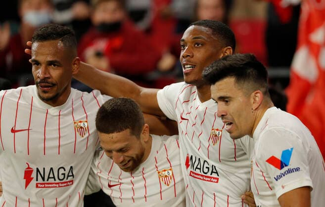 Partido de dieciseisavos de final de la Europa League entre el Sevilla FC y el Dinamo Zagreb. En la imagen, los jugadores del Sevilla celebran el gol de Anthony Martial (Sevilla) en el 3-1. Knockout round play-offs match of the Europa League between Sevilla and Dinamo Zagreb. In this picture, Sevilla players celebrate the goal by Anthony Martial (Sevilla) at 3-1. 