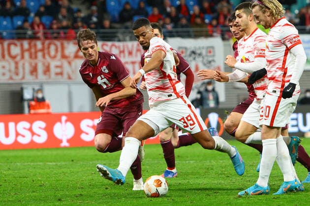 17 02 2022, xtgx, football UEFA European League, RB Leipzig Real Sociedad San Sebastian emspor, v l Benjamin Henrichs Leipzig, 39 goal shot, shoots the ball on goal, shot DFL DFB REGULATES PROHIBIT ANY USE OF PHOTOGRAPHS AS IMAGE SEQUENCES AND OR QUASI VIDEO Leipzig