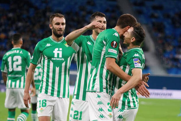 February 17, 2022, Saint Petersburg, Russia: Andres Guardado (No.18), Willian Jose (No.12), Guido Rodriguez (No.21) of Real Betis Balompie are seen during the UEFA Europa League, football match between Zenit and Real Betis Balompie at Gazprom Arena. Saint Petersburg Russia - ZUMAs197 20220217_zaa_s197_238 Copyright: xMaksimxKonstantinovx