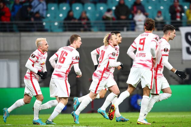 17 02 2022, xtgx, football UEFA European League, RB Leipzig Real Sociedad San Sebastian emspor, v l Leipzig after goal by Emil Forstberg Leipzig, 10 cheers, goal celebration, celebrates the goal, celebration DFL DFB REGULATIONS PROHIBIT ANY USE OF PHOTOGRAPHS as IMAGE SEQUENCES and or QUASI VIDEO Leipzig