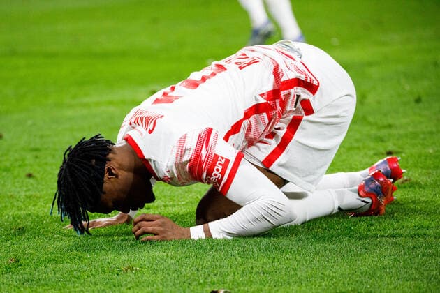 Leipzig, Germany 17 February 2022 Europa League 2021 2022 RB Leipzig vs San Sebastian Mohamed Simakan RB Leipzig kneels on ground Red Bull Stadion Saxony Copyright: xFotostandx xMatybax