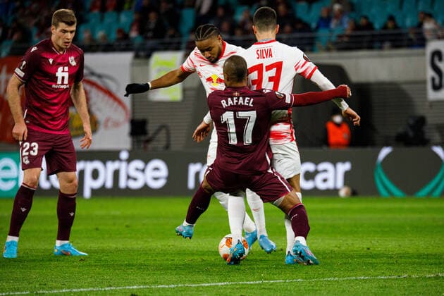 Leipzig, Germany 17 February 2022 Europa League 2021 2022 RB Leipzig vs San Sebastian in duel Rafinha Real Sociedad and Christopher Nkunku RB Leipzig Red Bull Stadion Sachsen Copyright: xFotostandx xMatybax