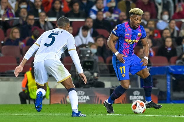 17th February 2022; Camp Nou; Barcelona; Spain; UEFA Europa League; FC Barcelona, Barca versus Napoli; Adama Traore (Barca) takes on Nunes Jesus of Napoli  ActionPlus12365060 agenciaLOF