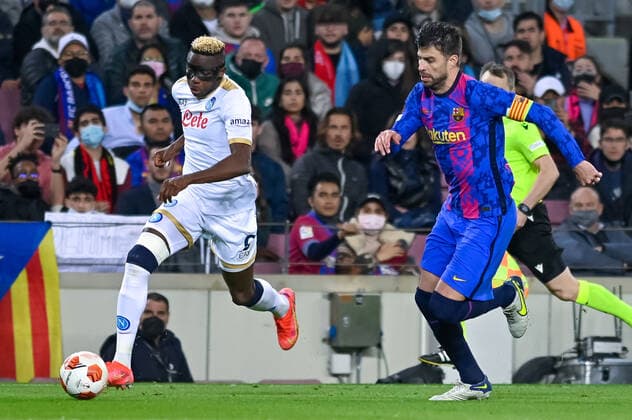 17th February 2022; Camp Nou; Barcelona; Spain; UEFA Europa League; FC Barcelona, Barca versus Napoli; Victor Osimhen (Napoli) goes past Pique of Barca  ActionPlus12365074 agenciaLOF