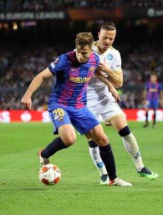 February 17, 2022, Sabadell, Barcelona, Spain: Barcelona Spain 17.02.2022 Nico Gonzalez FC Barcelona, Barca and Amir Rrahmani (SSC Napoli) battle for the ball during the UEFA Europa League between FC Barcelona and SSC Napoli at Camp Nou on 17 February 2021 in Barcelona. Sabadell Spain - ZUMAu50_ 20220217_zsp_u50_025 Copyright: xXavixUrgelesx