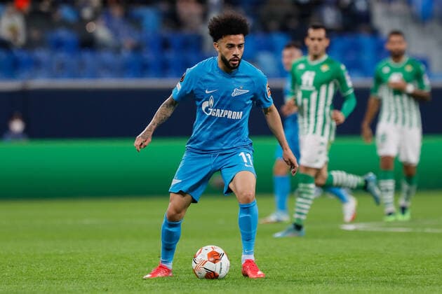 Zenit V Betis: Play-off - UEFA Europa League Claudinho (C) of Zenit St. Petersburg in action during the UEFA Champions League Group H match between Zenit St. Petersburg and Malmo FF on September 29, 2021 at Gazprom Arena in Saint Petersburg, Russia. Saint Petersburg Russia  Copyright: xMikexKireevx originalFilename:kireev-zenitvbe220217_npCWk.jpg
