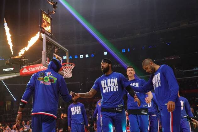 Marcus Morris Sr (C) of the LA Clippers is introduced in the starting lineup prior to the NBA, Basketball Herren, USA game against the Houston Rockets at the Crypto.com Arena in Los Angeles, CA, 17 February 2022. Los Angeles Clippers - Houston Rockets !ACHTUNG: NUR REDAKTIONELLE NUTZUNG!  Copyright: xPHILLIPxKIMx AME6671 20220218-0cd10cc960ab350b97edae882e53ba9776318cad