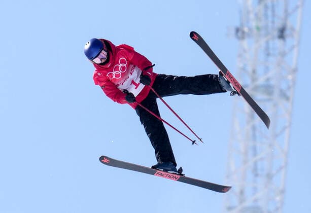 (220218) -- ZHANGJIAKOU(HEBEI), Feb. 18, 2022 -- Chinese athlete Gu Ailing competes during the freestyle skiing women s freeski halfpipe final of Beijing 2022 Winter Olympics at Genting Snow Park in Zhangjiakou, north China s Hebei Province, Feb. 18, 2022. ) (BEIJING2022)CHINA-ZHANGJIAKOU-OLYMPIC Winter games, Winterspiele,Spiele, Summer games FREESTYLE SKIING-WOMEN S FREESKI HALFPIPE-FINAL (CN) XuexYubin 