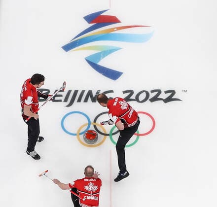 (220218) -- BEIJING, Feb. 18, 2022 -- Mark Nichols (C) of Canada curls the stone during the curling man s bronze medal game of the Beijing 2022 Winter Olympics between Canada and the United States at the National Aquatics center in Beijing, China, Feb.18, 2022. ) (BEIJING 2022)CHINA-BEIJING-OLYMPIC Winter games, Winterspiele,Spiele, Summer games CURLING-MAN-BRONZE MEDAL-USA vs CAN(CN) YangxLei 