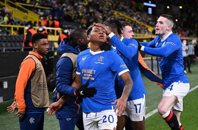 17 02 2022, xjhx, football UEFA Europa League , Borussia Dortmund Glasgow Rangers emspor, v l Alfredo Morelos Glasgow Rangers celebrate the goal, The goal cheer to 1 4 DFL DFB REGULATIONS PROHIBIT ANY USE OF PHOTOGRAPHS as IMAGE SEQUENCES and or QUASI VIDEO Dortmund