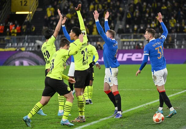 Reaktionen der Spieler 17.02.2022, Fussball, Saison 2021 2022, UEFA Europa League, Play Off, Borussia Dortmund - Glasgow Rangers 2:4 Foto: Maik Hölter TEAM2sportphoto Dortmund Nordrhein Westfalen Deutschland Team2