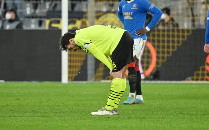 Mats Hummels (Borussia Dortmund) nach dem Abpfiff 17.02.2022, Fussball, Saison 2021 2022, UEFA Europa League, Play Off, Borussia Dortmund - Glasgow Rangers 2:4 Foto: Maik Hölter TEAM2sportphoto Dortmund Nordrhein Westfalen Deutschland Team2