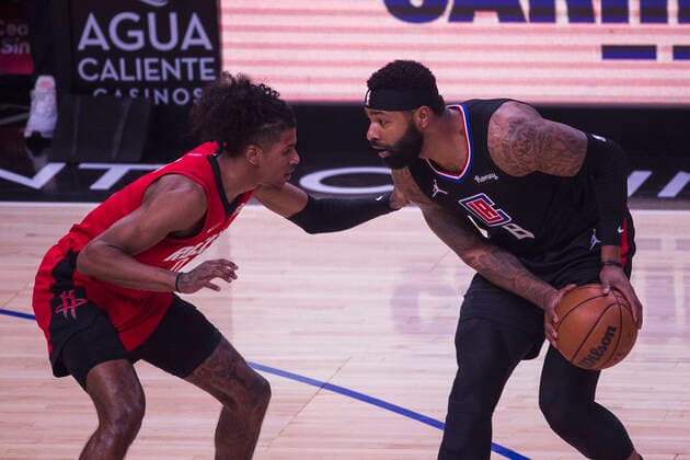 February 17, 2022, Los Angeles, California, USA: Marcus Morris 8 of the Los Angeles Clippers faces off against Jalen Green 0 of the Houston Rockets during their NBA, Basketball Herren, USA game on Thursday February 17, 2022 at Crypto.com Arena in Los Angeles, California. Clippers defeat Rockets, 142-111. ARIANA RUIZ PI Los Angeles USA - ZUMAp124 20220217_zaa_p124_071 Copyright: xArianaxRuizx
