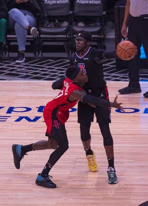 February 17, 2022, Los Angeles, California, USA: Reggie Jackson 1 of the Los Angeles Clippers passes the ball as Dennis Schroder 17 of the Houston Rockets attempts to steal the ball during their NBA, Basketball Herren, USA game on Thursday February 17, 2022 at Crypto.com Arena in Los Angeles, California. Clippers defeat Rockets, 142-111. ARIANA RUIZ PI Los Angeles USA - ZUMAp124 20220217_zaa_p124_078 Copyright: xArianaxRuizx