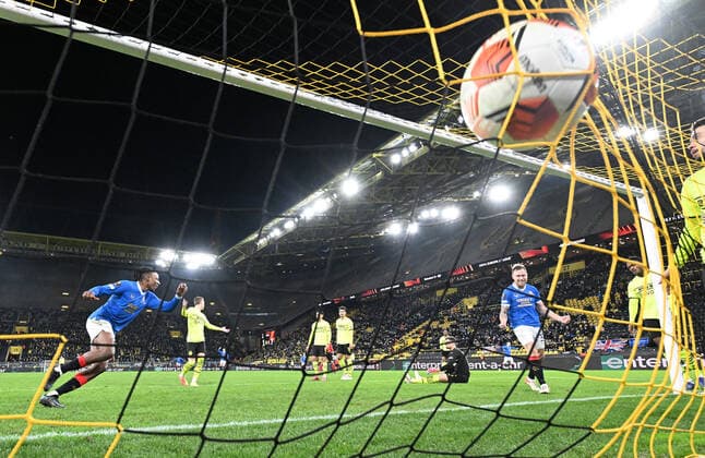 17 02 2022, xjhx, football UEFA Europa League , Borussia Dortmund Glasgow Rangers emspor, v l Dan Axel Zagadou Borussia Dortmund , Alfredo Morelos Glasgow Rangers , Gregor Knobel Borussia Dortmund Goal scored, scores the goal to 1 4 DFL DFB REGULATIONS PROHIBIT ANY USE OF PHOTOGRAPHS as IMAGE SEQUENCES and or QUASI VIDEO Dortmund