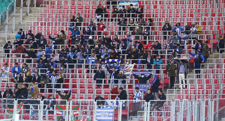 RB Leipzig San Sebastian 17 02 2022 Leipzig, 17 02 2022, Red Bull Arena, Football, UEFA Europa League, Play Off Round , RB Leipzig GER vs Real Sociedad San Sebastian ESP 2 2 1 1 , In picture fans of Real Sociedad , UEFA regulations prohibit any use of photographs as image sequences and or quasi video , Picture Point