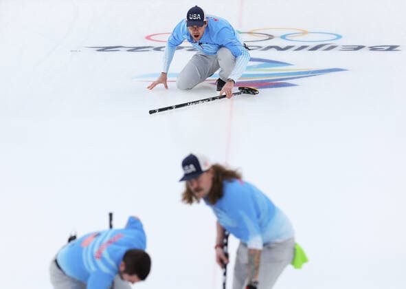 (220218) -- BEIJING, Feb. 18, 2022 -- John Shuster (Rear) of the United States competes during the curling man s bronze medal game of the Beijing 2022 Winter Olympics between Canada and the United States at the National Aquatics center in Beijing, China, Feb.18, 2022. ) (BEIJING 2022)CHINA-BEIJING-OLYMPIC Winter games, Winterspiele,Spiele, Summer games CURLING-MAN-BRONZE MEDAL-USA vs CAN(CN) WangxJingqiang 