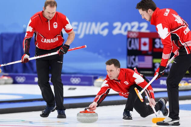 (220218) -- BEIJING, Feb. 18, 2022 -- Brad Gushue (C) of Canada curls the stone during the curling man s bronze medal game of the Beijing 2022 Winter Olympics between Canada and the United States at the National Aquatics center in Beijing, China, Feb.18, 2022. ) (BEIJING 2022)CHINA-BEIJING-OLYMPIC Winter games, Winterspiele,Spiele, Summer games CURLING-MAN-BRONZE MEDAL-USA vs CAN(CN) WangxJingqiang 