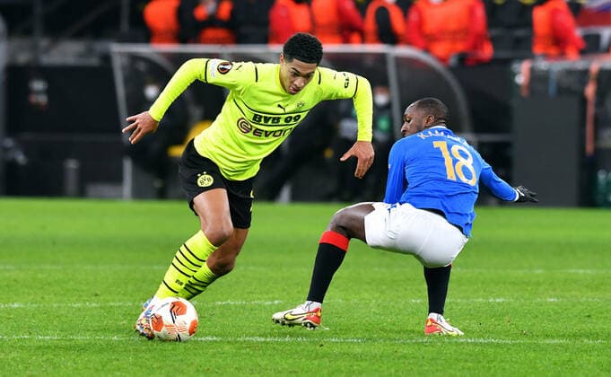 Football, UEFA Europe League, men, season 2021 22, knockout round play off first leg, Borussia Dortmund yellow Glasgow Rangers blue 2 4 Jude Bellingham BVB , Glen Kamara GLR , Action UEFA REGULATIONS PROHIBIT ANY USE OF PHOTOGRAPHS AS IMAGE SEQUENCES AND OR QUASI VIDEO