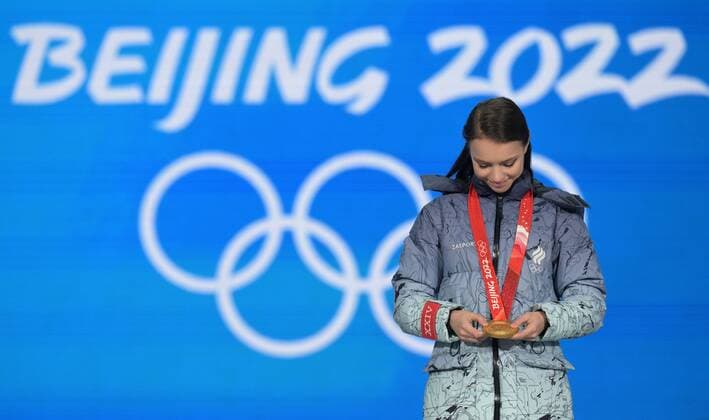 China Olympics 2022 Medal Ceremony 8119423 18.02.2022 Gold medalist Russian Olympic Committee s Anna Shcherbakova poses on the podium during the women s single Figure skating, Eiskunstlauf medal ceremony of the Beijing 2022 Winter Olympic Games, Olympische Spiele, Olympia, OS at the Medals Plaza in Beijing, China. Grigory Sysoev Sputnik Beijing China  Copyright: xGrigoryxSysoevx