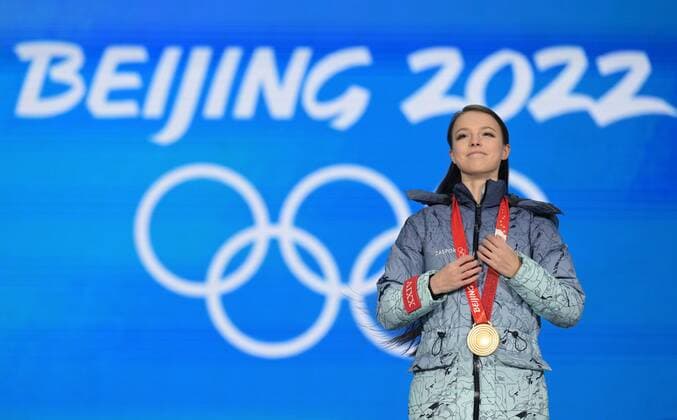 China Olympics 2022 Medal Ceremony 8119422 18.02.2022 Gold medalist Russian Olympic Committee s Anna Shcherbakova poses on the podium during the women s single Figure skating, Eiskunstlauf medal ceremony of the Beijing 2022 Winter Olympic Games, Olympische Spiele, Olympia, OS at the Medals Plaza in Beijing, China. Grigory Sysoev Sputnik Beijing China  Copyright: xGrigoryxSysoevx