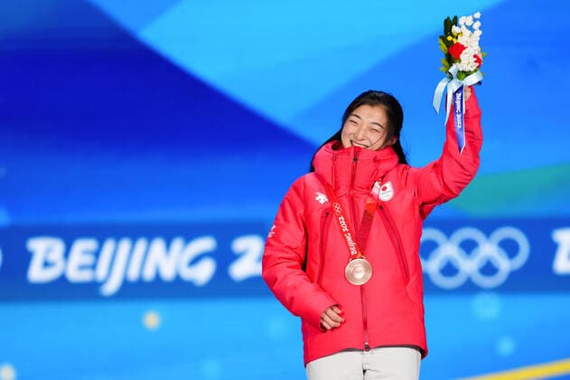(220218) -- BEIJING, Feb. 18, 2022 -- Bronze medalist Sakamoto Kaori of Japan reacts during the awarding ceremony of Figure skating, Eiskunstlauf women single skating at the Beijing Medals Plaza of the Winter Olympics in Beijing, capital of China, Feb. 18, 2022. ) (BEIJING2022)CHINA-BEIJING-OLYMPIC Winter games, Winterspiele,Spiele, Summer games AWARDING CEREMONY-FIGURE SKATING WOMEN SINGLE SKATING (CN) XuexYuge 