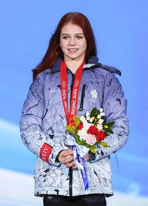 Beijing Olympics: Figure skating, Eiskunstlauf Alexandra Trusova of the Russian Olympic Committee poses with her silver medal during the women s figure skating medal ceremony at the Beijing Winter Olympics on Feb. 18, 2022, in Beijing.  A14AA0001252256P