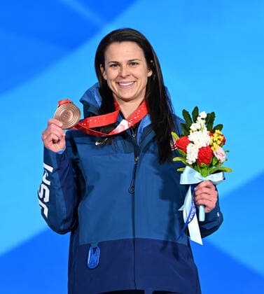 (220218) -- BEIJING, Feb. 18, 2022 -- Bronze medalist Brittany Bowe of the United States reacts during the awarding ceremony of Speed skating, Eisschnelllauf women s 1,000m at the Beijing Medals Plaza of the Winter Olympics in Beijing, capital of China, Feb. 18, 2022. ) (BEIJING2022)CHINA-BEIJING-OLYMPIC Winter games, Winterspiele,Spiele, Summer games AWARDING CEREMONY-SPEED SKATING-WOMEN S 1,000M LixHe