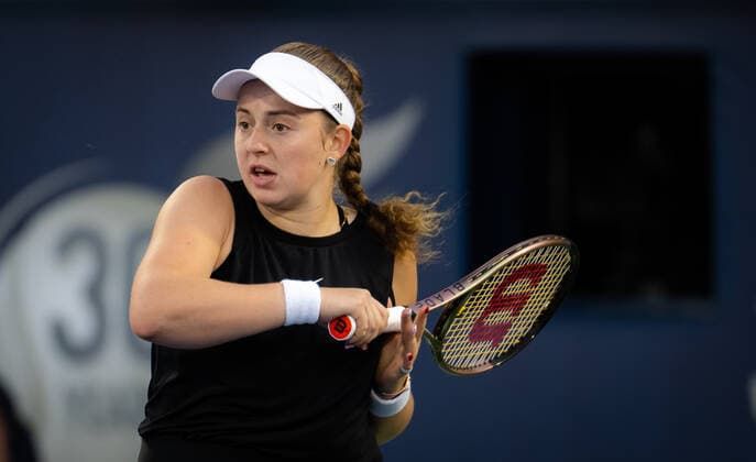February 18, 2022, DUBAI, UNITED ARAB EMIRATES: Jelena Ostapenko of Latvia in action during the semi-final of the 2022 Dubai Duty Free Tennis Championships WTA, Tennis Damen 1000 tennis tournament against Simona Halep of Romania DUBAI UNITED ARAB EMIRATES - ZUMAa181 20220218_zaa_a181_009 Copyright: xRobxPrangex