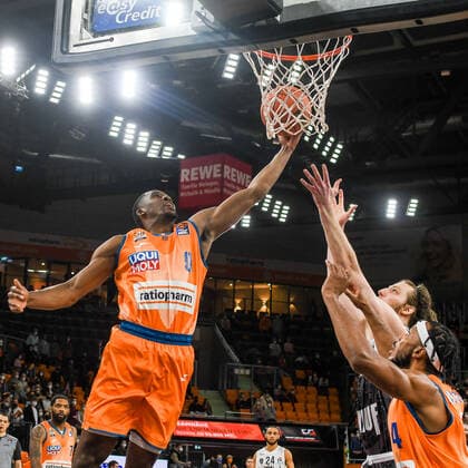 GER, BBL, ratiopharm Ulm vs s Oliver Würzburg Wuerzburg 18 02 2022, ratiopharm arena, New Ulm, GER, BBL, ratiopharm Ulm vs s Oliver Würzburg Wuerzburg, pictured Semaj Christon Ulm, 0 wins the rebound, Craig Moller Wuerzburg, 22 , Jaron Blossomgame Ulm, 4 nordphotoxGmbHx xHafner nph00200