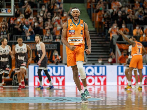 Jaron Blossomgame Ratiopharm Ulm 04 , positive emotions, GER, Ratiopharm Ulm vs s Oliver Wuerzburg, basketball, Bundesliga, easycredit, 12 Spieltag, Spielzeit 2021 2022, 18 02 2022, GER, Ratiopharm Ulm vs s Oliver Wuerzburg, basketball, Bundesliga, easycredit, 12 Spieltag, Spielzeit 2021 2022, 18 02 2022 Ulm Copyright: xEibner-Pressefoto SaschaxWaltherx EP_EER