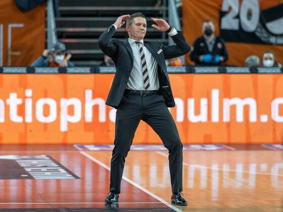 Jaka Lakovic Ratiopharm Ulm coach , negative emotions, is disappointed disappointed, dissatisfied, GER, Ratiopharm Ulm vs s Oliver Wuerzburg, Basketball, Bundesliga, easycredit, 12 Spieltag, Spielzeit 2021 2022, 18 02 2022, GER, Ratiopharm Ulm vs s Oliver Wuerzburg, Basketball, Bundesliga, easycredit, 12 Spieltag, Spielzeit 2021 2022, 18 02 2022 Ulm Copyright: xEibner-Pressefoto SaschaxWaltherx EP_EER