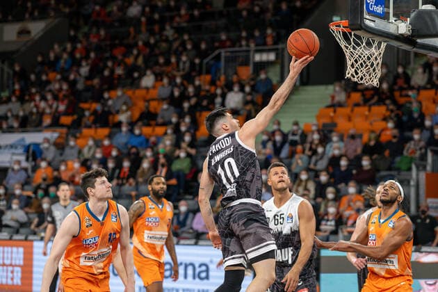 Luciano Parodi s Oliver Wuerzburg 10 , Filip Stanic s Oliver Wuerzburg 65 , GER, Ratiopharm Ulm vs s Oliver Wuerzburg, Basketball, Bundesliga, easycredit, 12 Matchday, Season 2021 2022, 18 02 2022, GER, Ratiopharm Ulm vs s Oliver Wuerzburg, Basketball, Bundesliga, easycredit, 12 Matchday, Season 2021 2022, 18 02 2022 Ulm Copyright: xEibner-Pressefoto SaschaxWaltherx EP_EER
