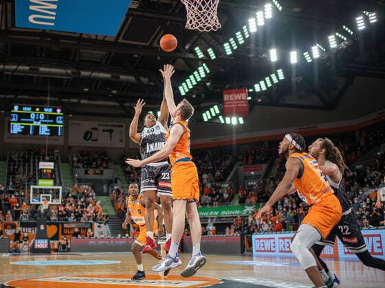 Desi Rodriguez s Oliver Wuerzburg 23 , GER, Ratiopharm Ulm vs s Oliver Wuerzburg, basketball, Bundesliga, easycredit, 12 Spieltag, Spielzeit 2021 2022, 18 02 2022, GER, Ratiopharm Ulm vs s Oliver Wuerzburg, basketball, Bundesliga, easycredit, 12 Spieltag, Spielzeit 2021 2022, 18 02 2022 Ulm Copyright: xEibner-Pressefoto SaschaxWaltherx EP_EER